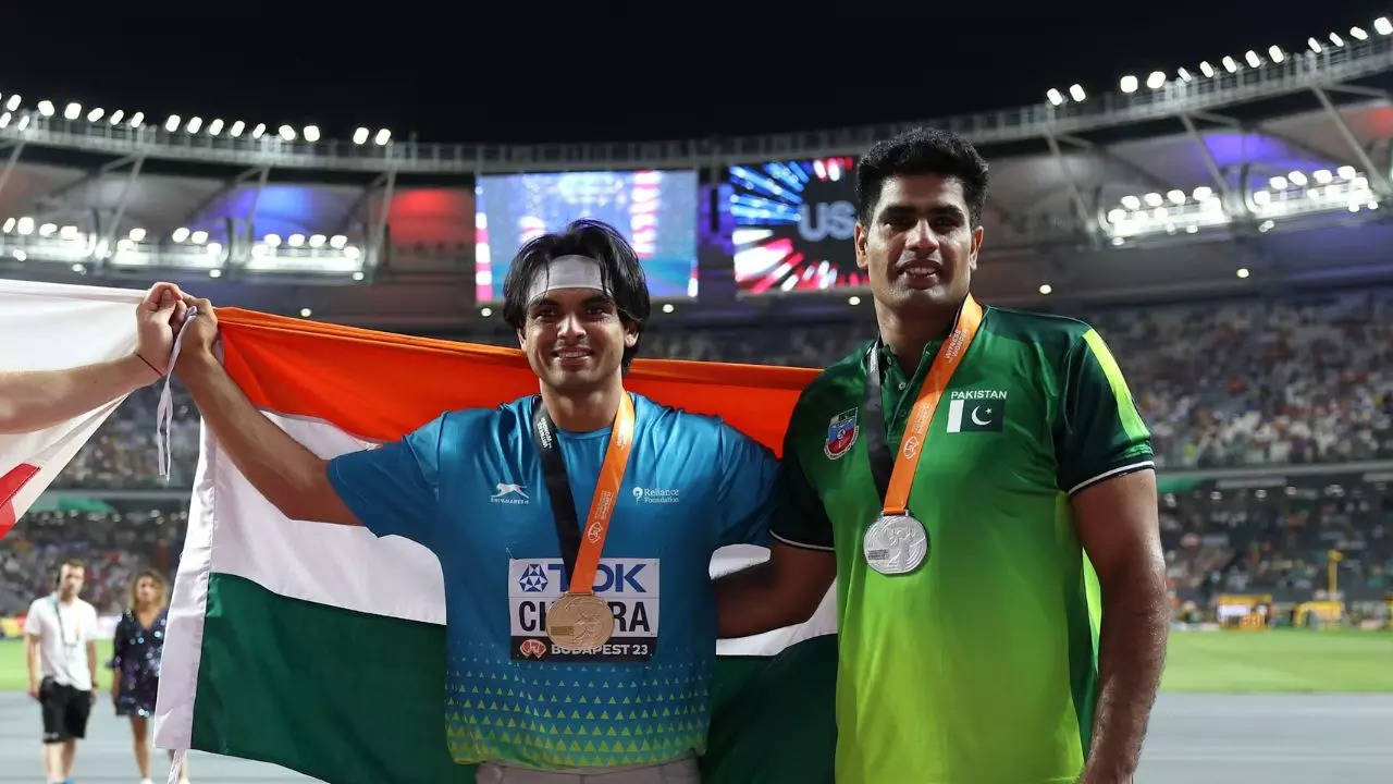 Neeraj Chopra's mother calls Pakistan's gold medalist Arshad Nadeem 'hamara ladka'; the internet is in complete awe 