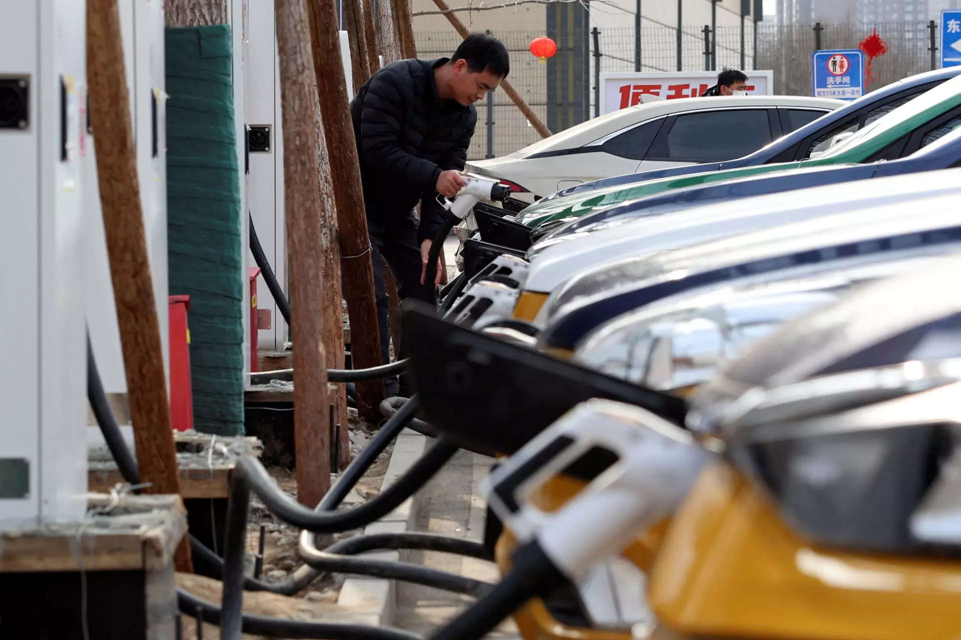 FAME Scheme Violation: Govt starts reinstating subsidies to EV makers that paid FAME penalties 