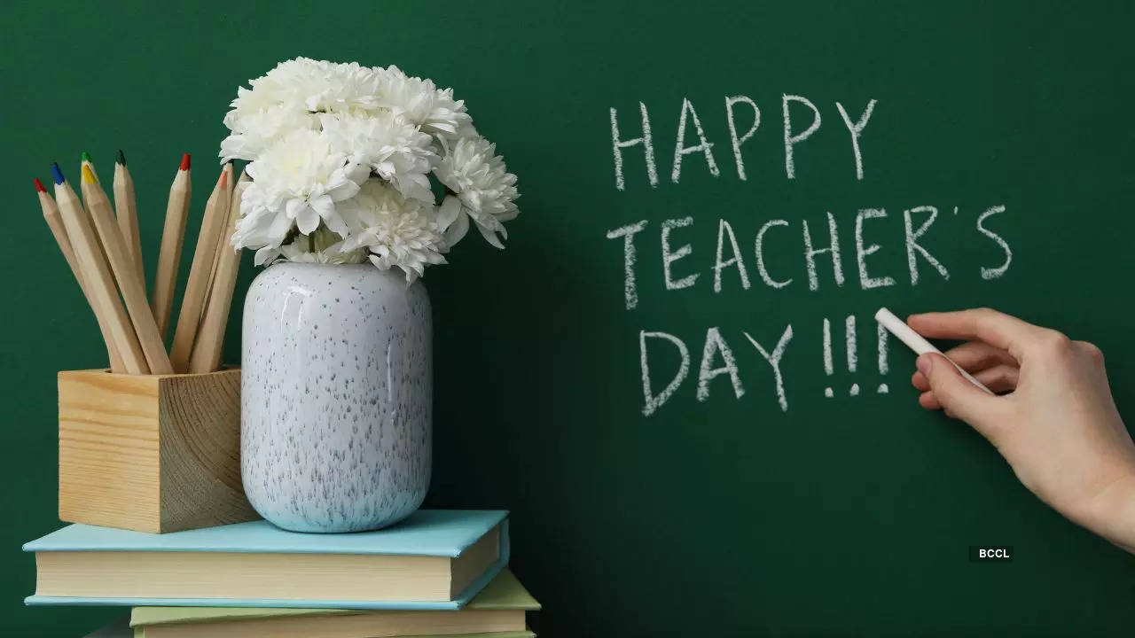 Happy Teachers' Day 2024 Best WhatsApp, Facebook statuses, quotes