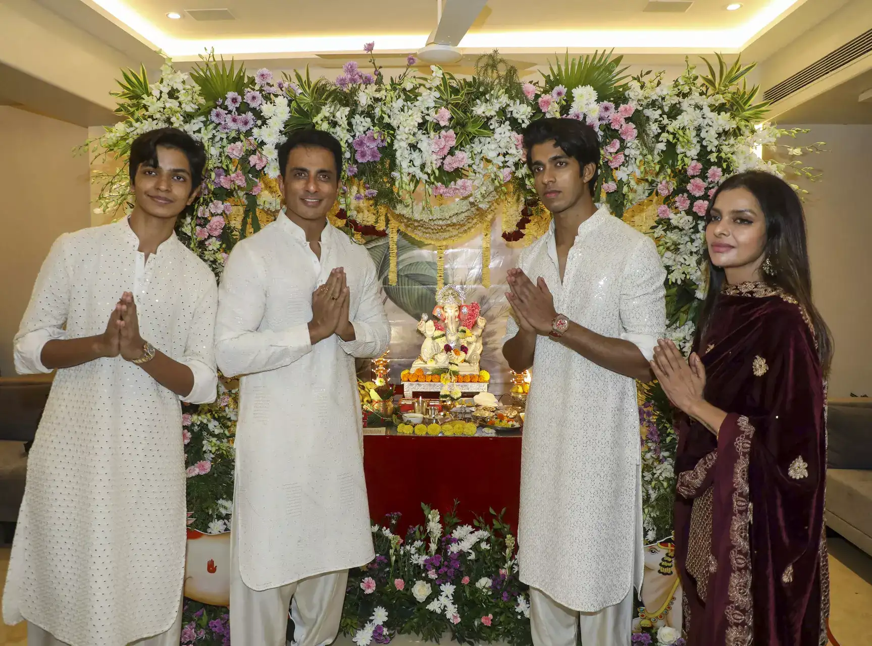 Sonu Sood welcomes Ganpati to his new home with joyful Ganesh Chaturthi celebrations - The Economic Times