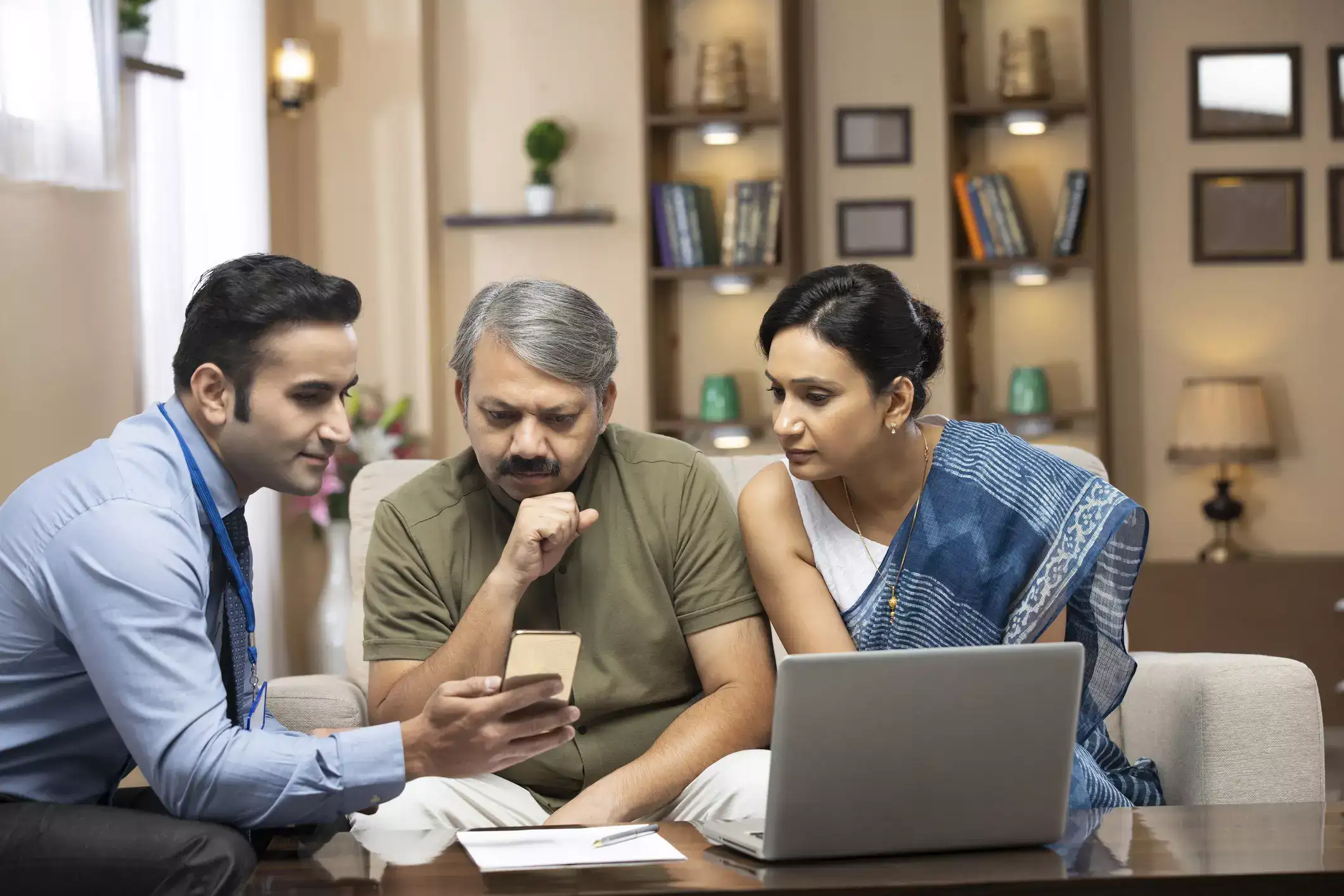 5 financial red flags to identify in a relationship