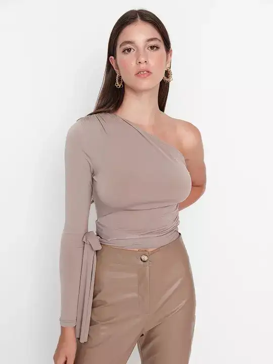 Image for TrendyolWomen'sBrownOne-ShoulderCropTop