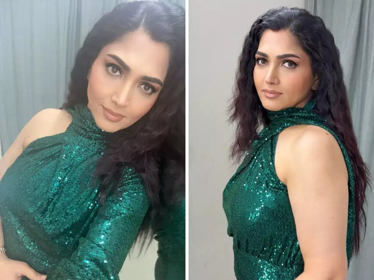 Kushboo Sundar, 54, flaunts her new glam look. How the actress-politician  lost more than 20 kg weight - The Economic Times