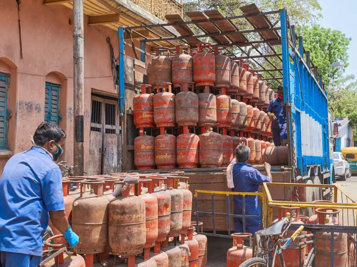 ​LPG gas cylinder prices cut: Check this major change from today; Prices in Delhi, Mumbai, Kolkata​