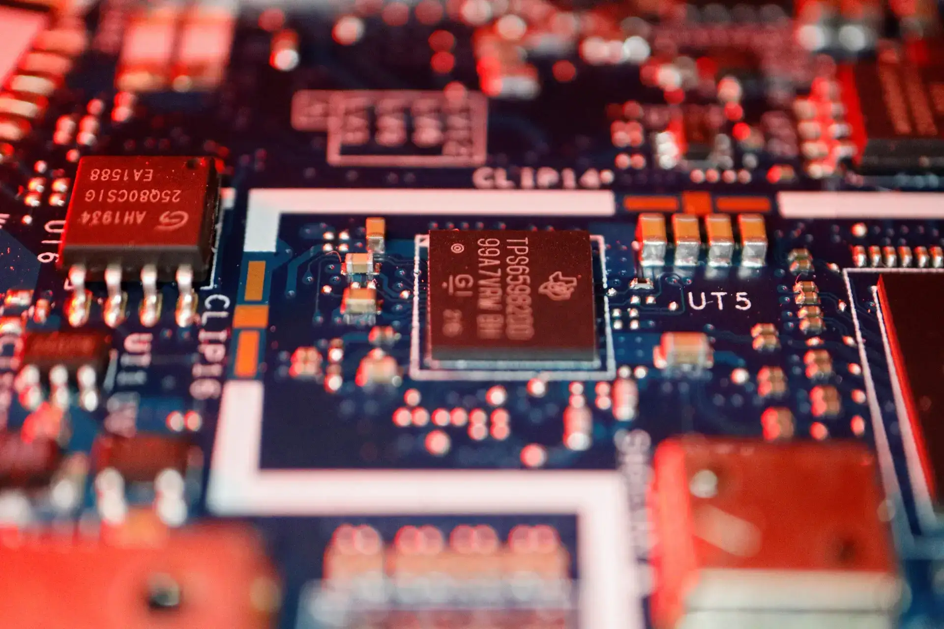 Thumbnail for article about South Korean chipmakers accelerate facility investments amid booming AI demand