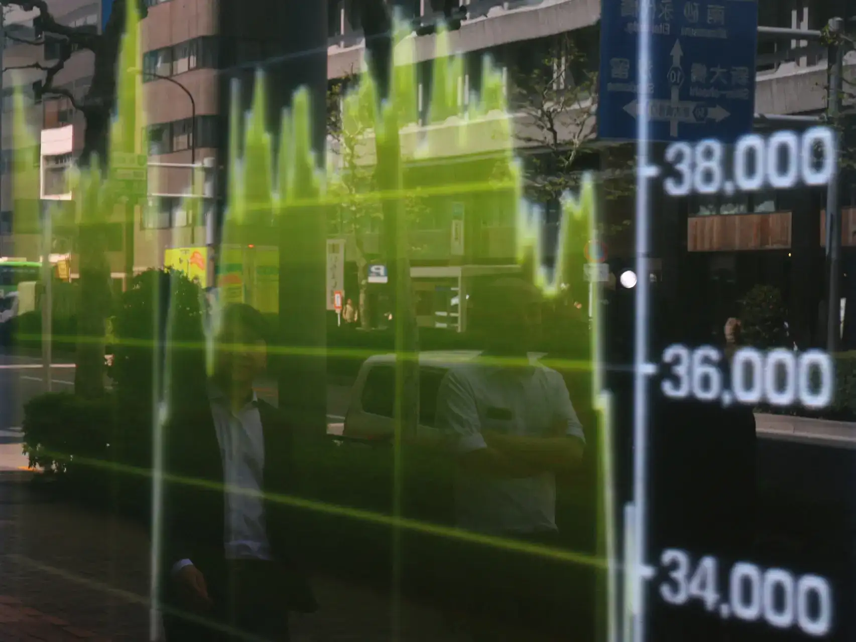 Japan&#039;s Nikkei soars to one-year peak on trade deal; bonds slide 