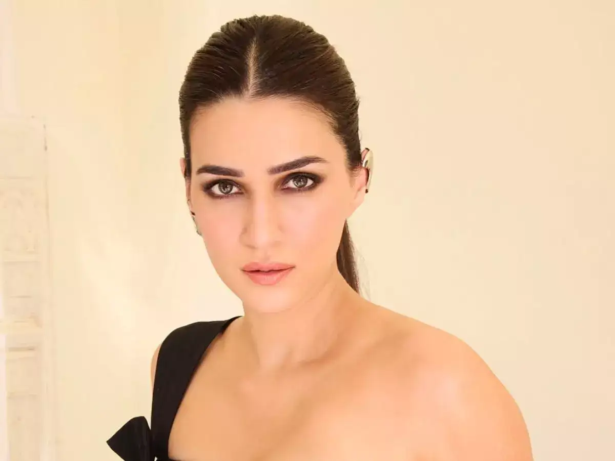 Kriti Sanon turns 35: A look at former techies journey to Bollywood glory,  Rs 100 crore empire. What are her educational credentials? - The Economic  Times