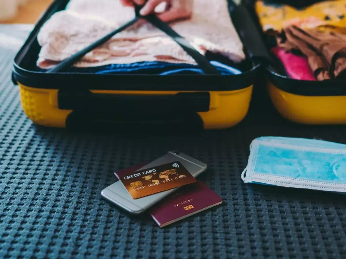 Planning your international trip? Here are 5 questions you should ask yourself before choosing between a forex card and a credit card