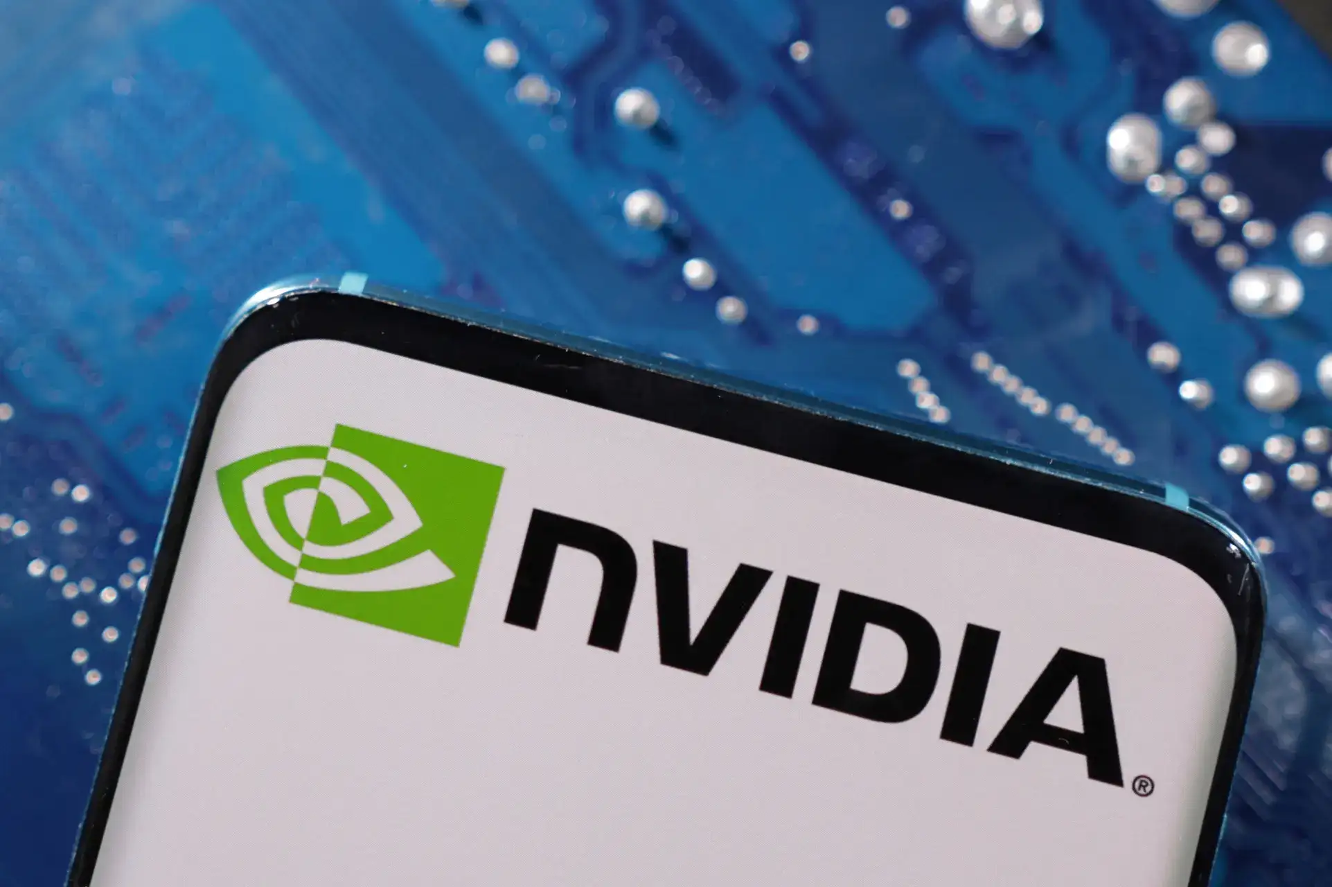 AI giant Nvidia beats earnings expectations but shares fall 