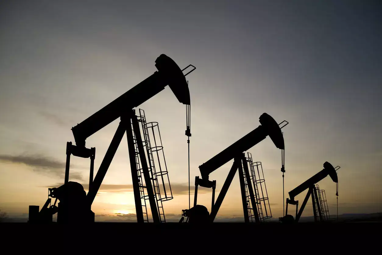 India’s oil market splits as state refiners cut Russian crude & private players ramp up buys