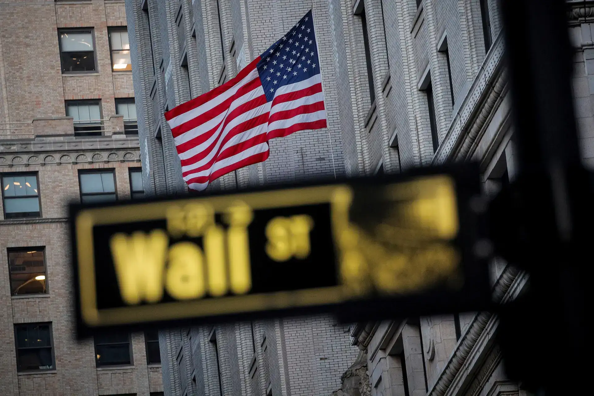 Dow, S&amp;P 500 turn positive as Fed's Powell says end of balance sheet drawdown is near