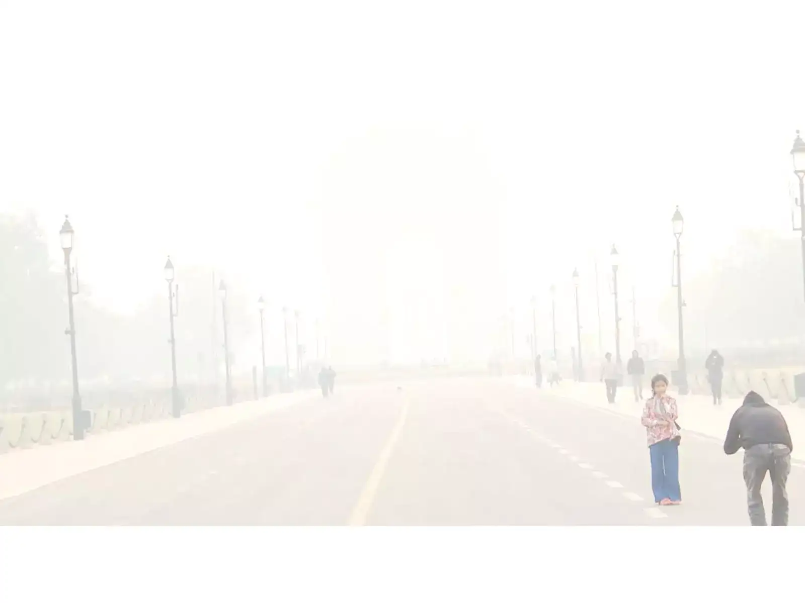 Delhi wakes up to thick smog as AQI touches 386, air quality remains in 'very poor' category