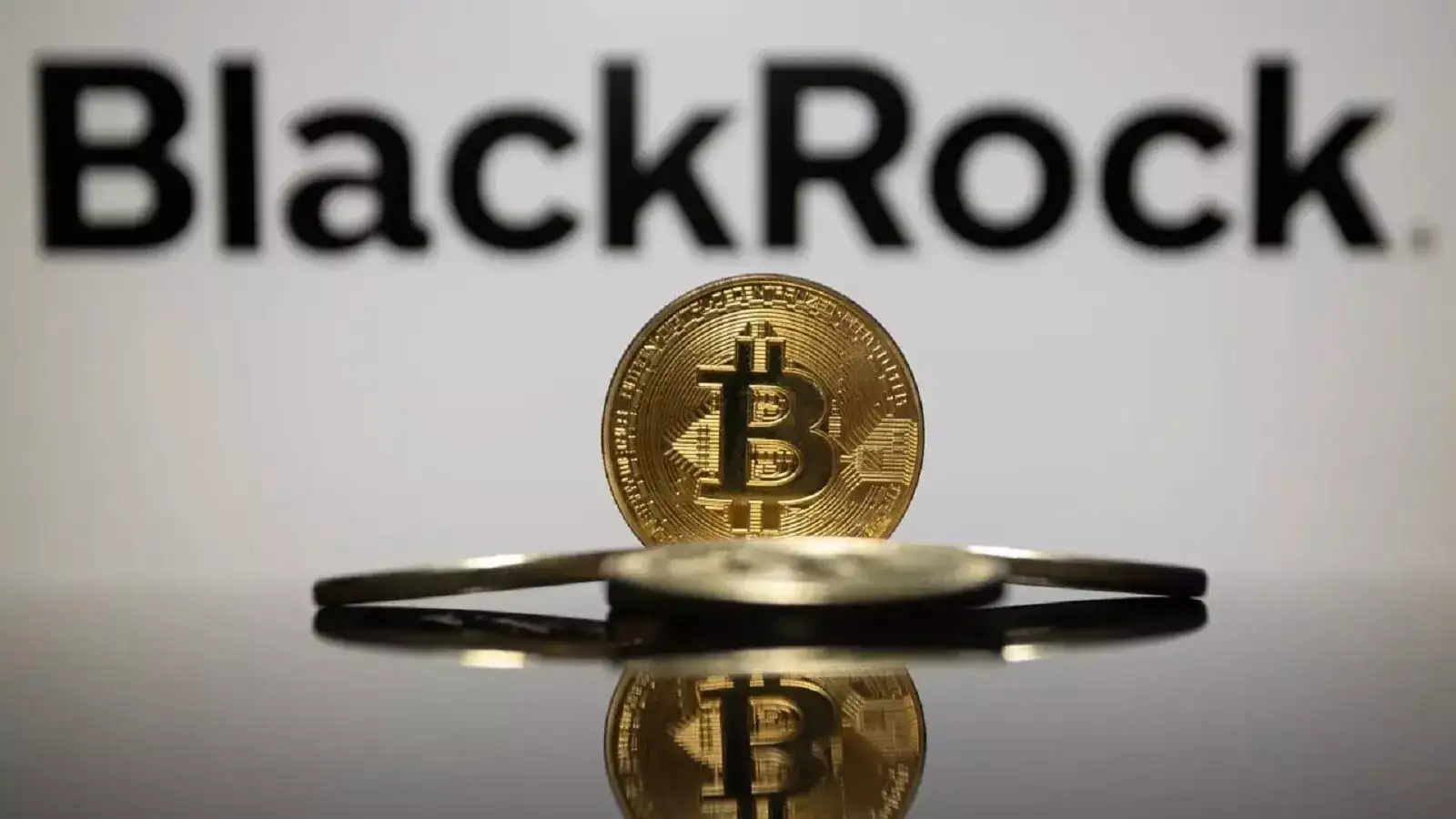 Investors pull record $523 million from BlackRock's flagship bitcoin ETF