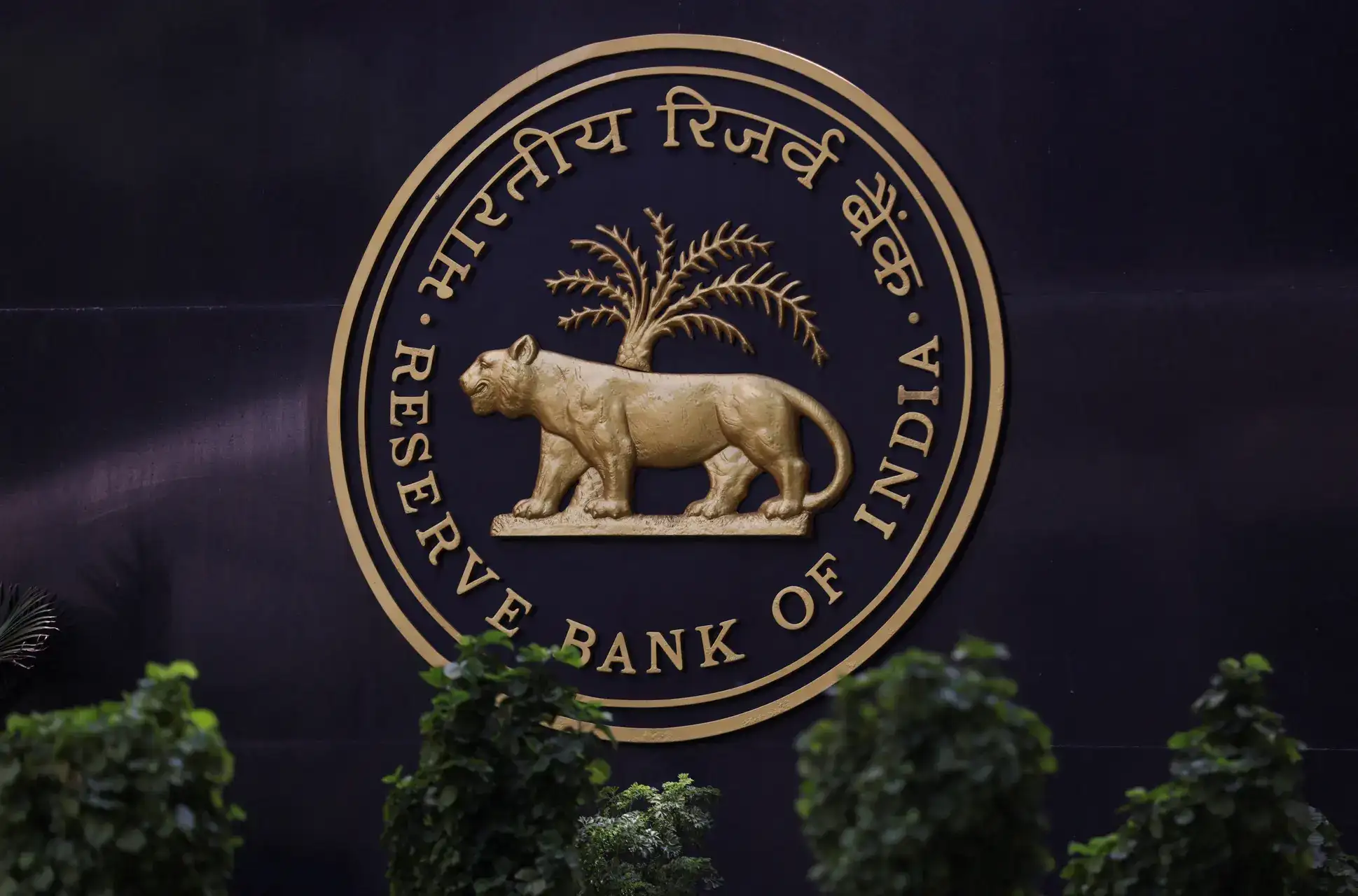 RBI orders weekly loan data reporting to credit information cos from April 1, 2026