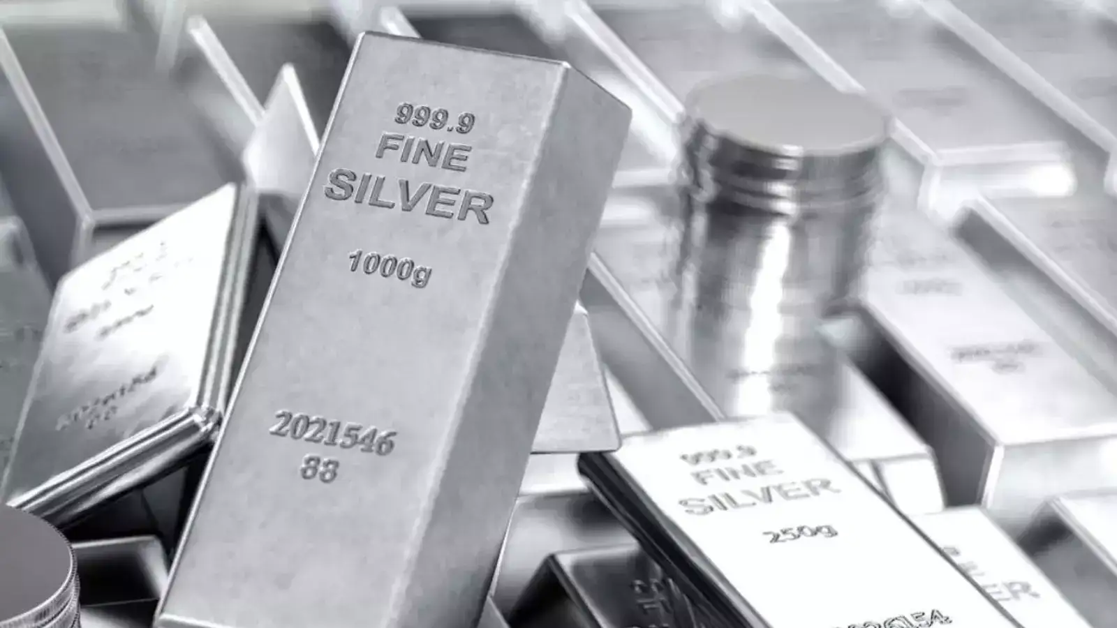 Silver prices gain 1% at Rs 2.37 lakh on Jan 1, gold opens flat. What should investors do in 2026?