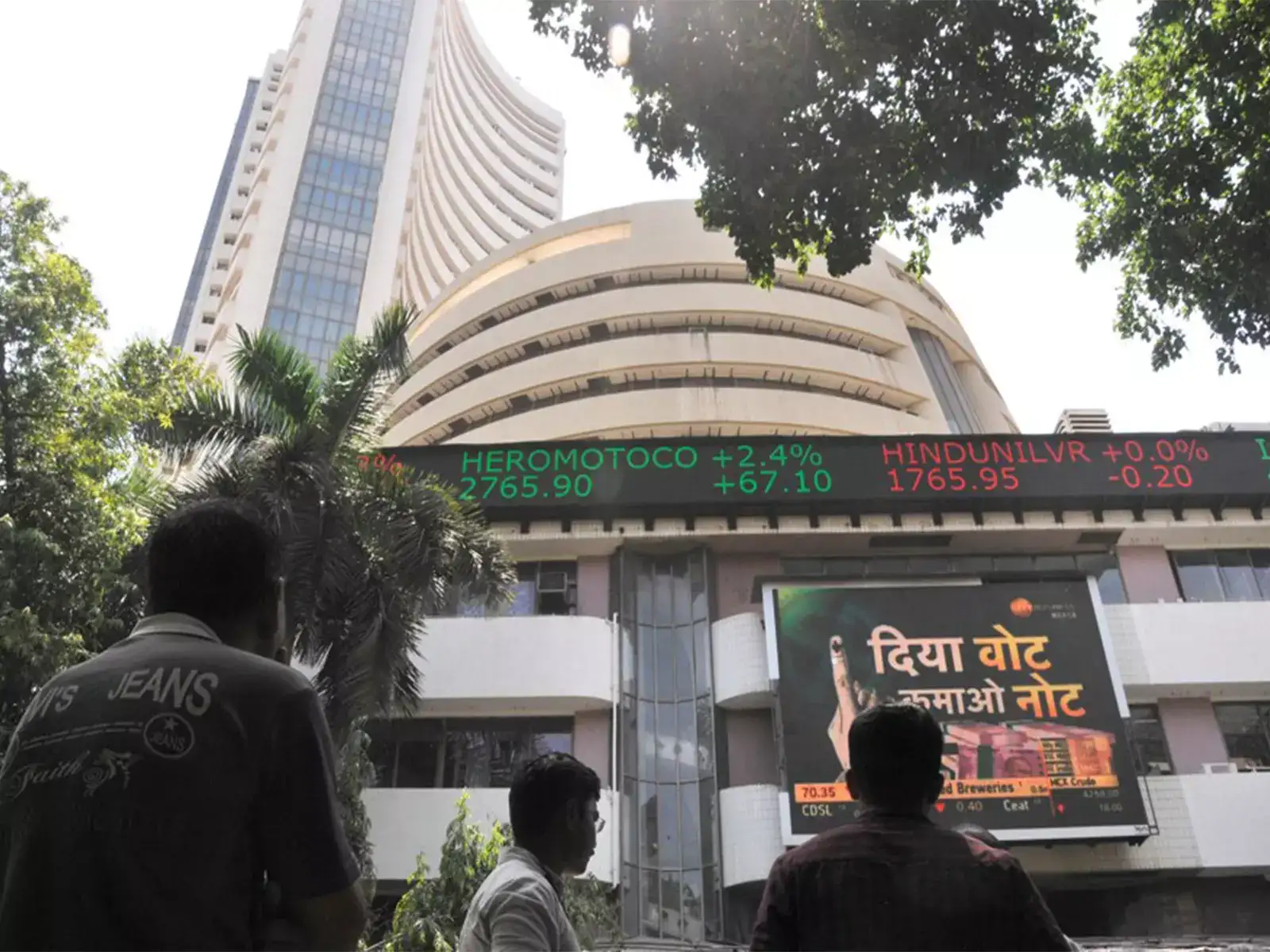 Market Wrap: Sensex, Nifty end marginally higher, extend gains for 3rd consecutive session. IT index plummets 6%