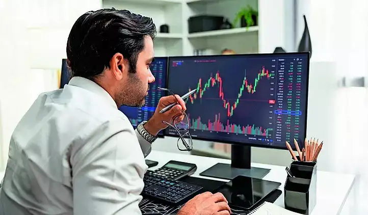 D-Street up on bank, auto boost amid caution ahead of F&amp;O expiry