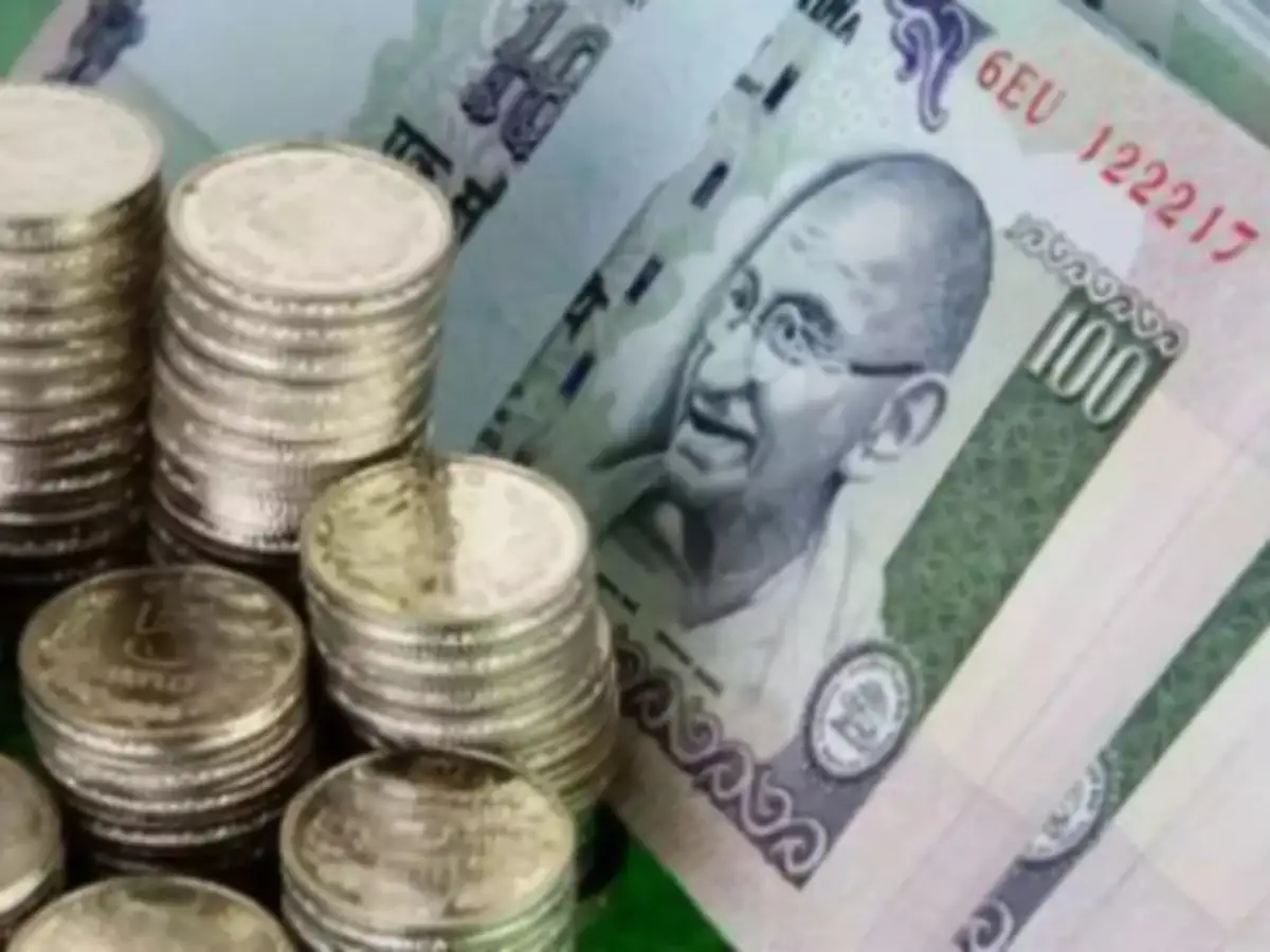 Rupee falls 7 paise to 90.96 against the US dollar in early trade 