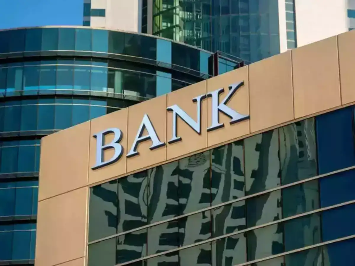 Bank stocks slip as Maha farm loan waiver adds to FPI worry