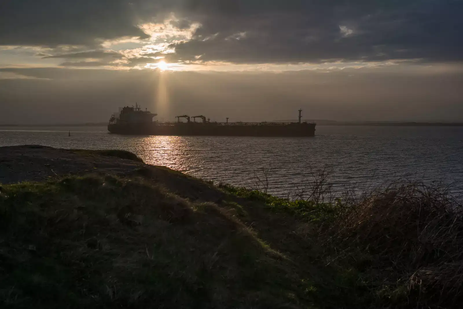 200 ships present mysteriously? War-time signal jamming near Hormuz creates confusion