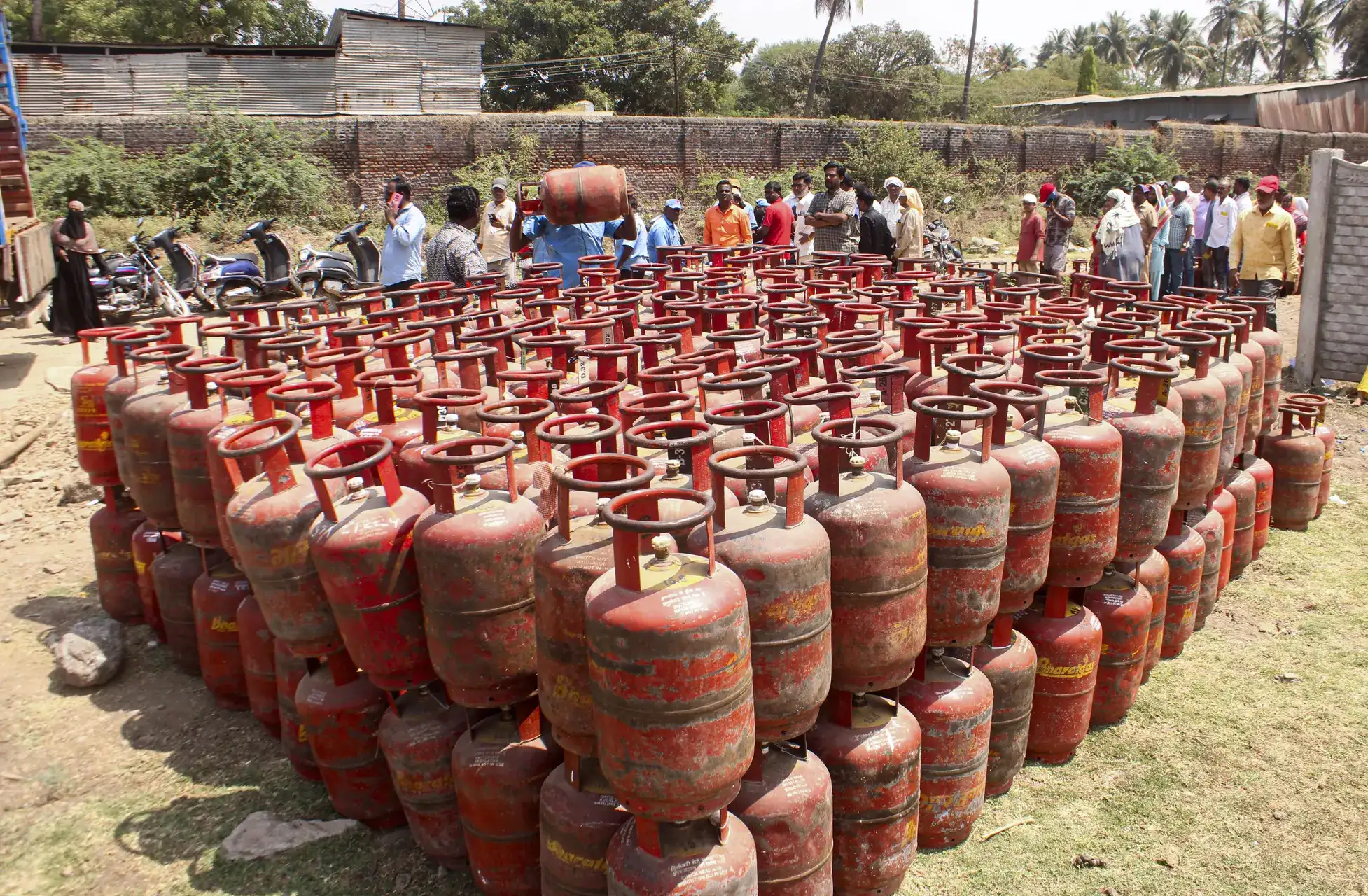 Daily domestic LPG output raised by 25%: Petroleum ministry official