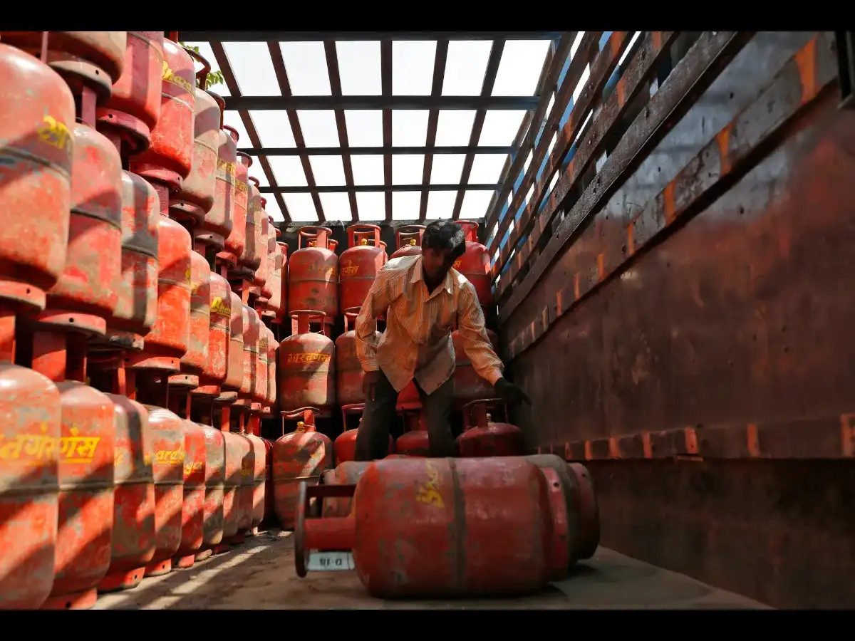 LPG cylinder supply: Centre directs states to curb hoarding, prevent panic