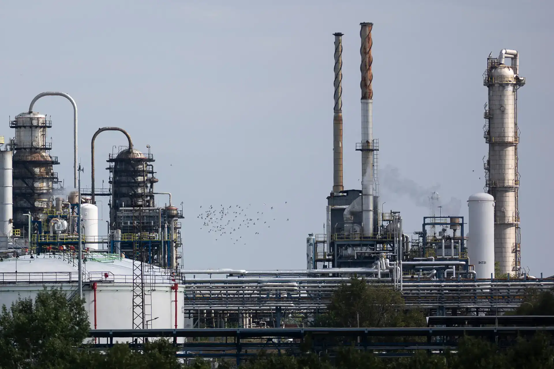 US allows countries to buy Russian oil stranded at sea for 30 days