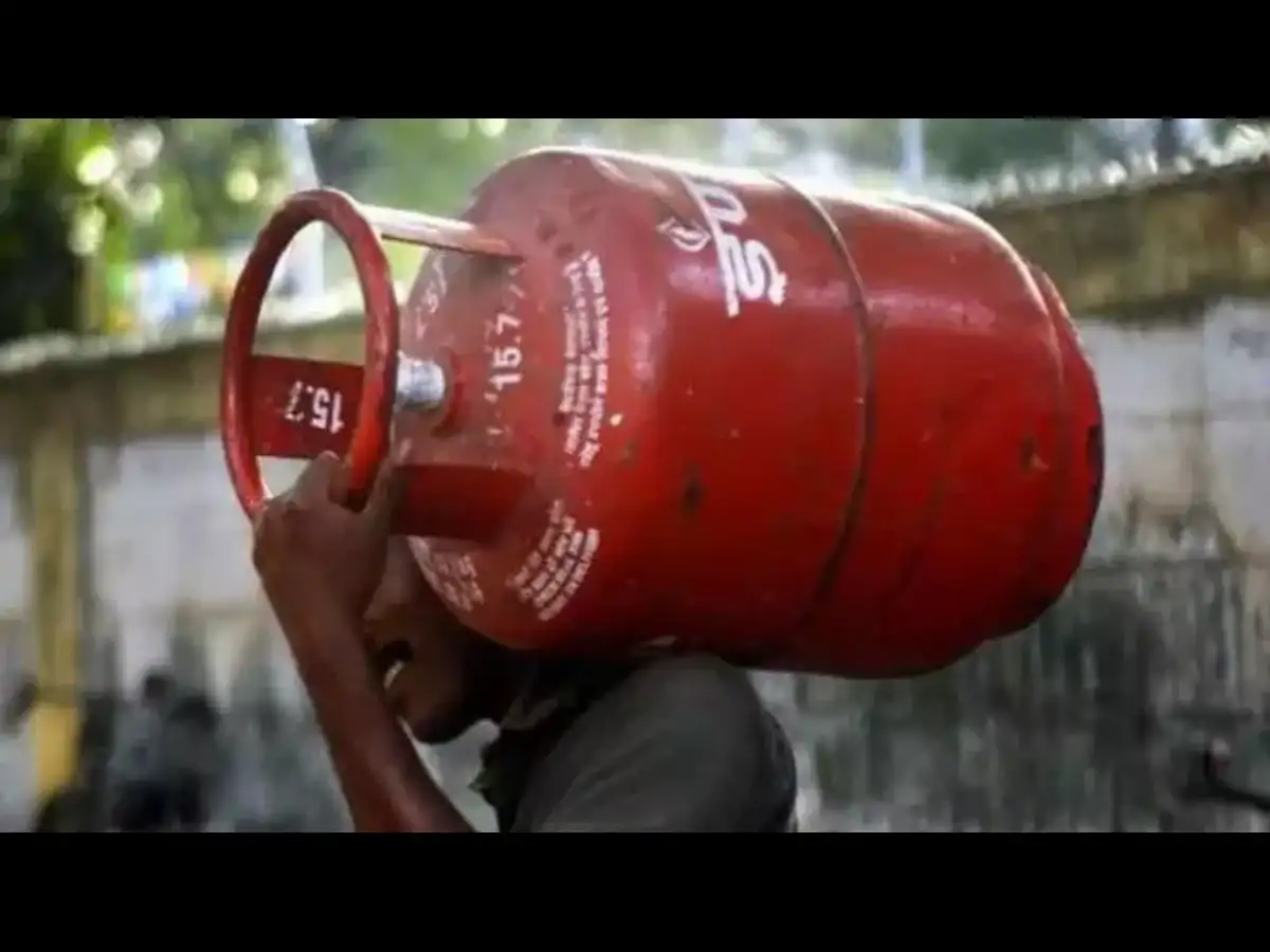 Government rations commercial LPG for eateries, revives kerosene and coal as West Asia disruption strains supplies