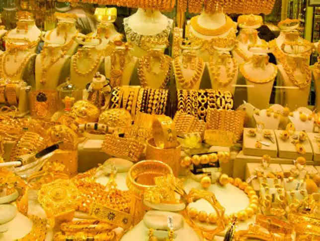 Gold Drops Rs 3,000 as Traders Await Fed Decision