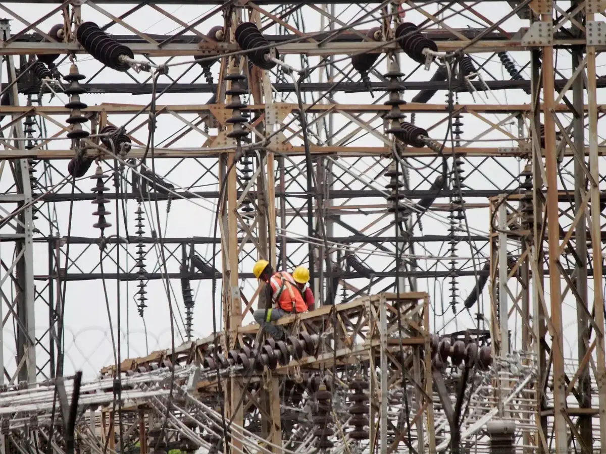 India sees power use surging to record, adding to energy crisis
