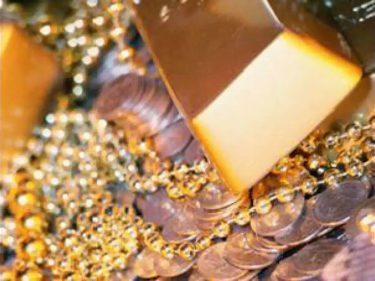 Gold Drops Below $5,000 on Inflation Fears