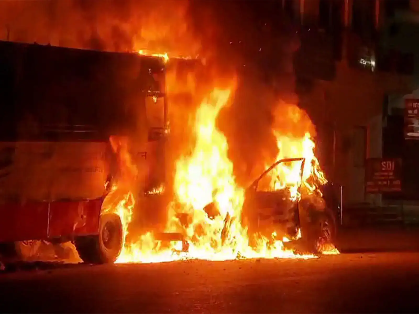 Breaking News Live Updates: Counter-Intelligence units launch multi-district raids across Kashmir