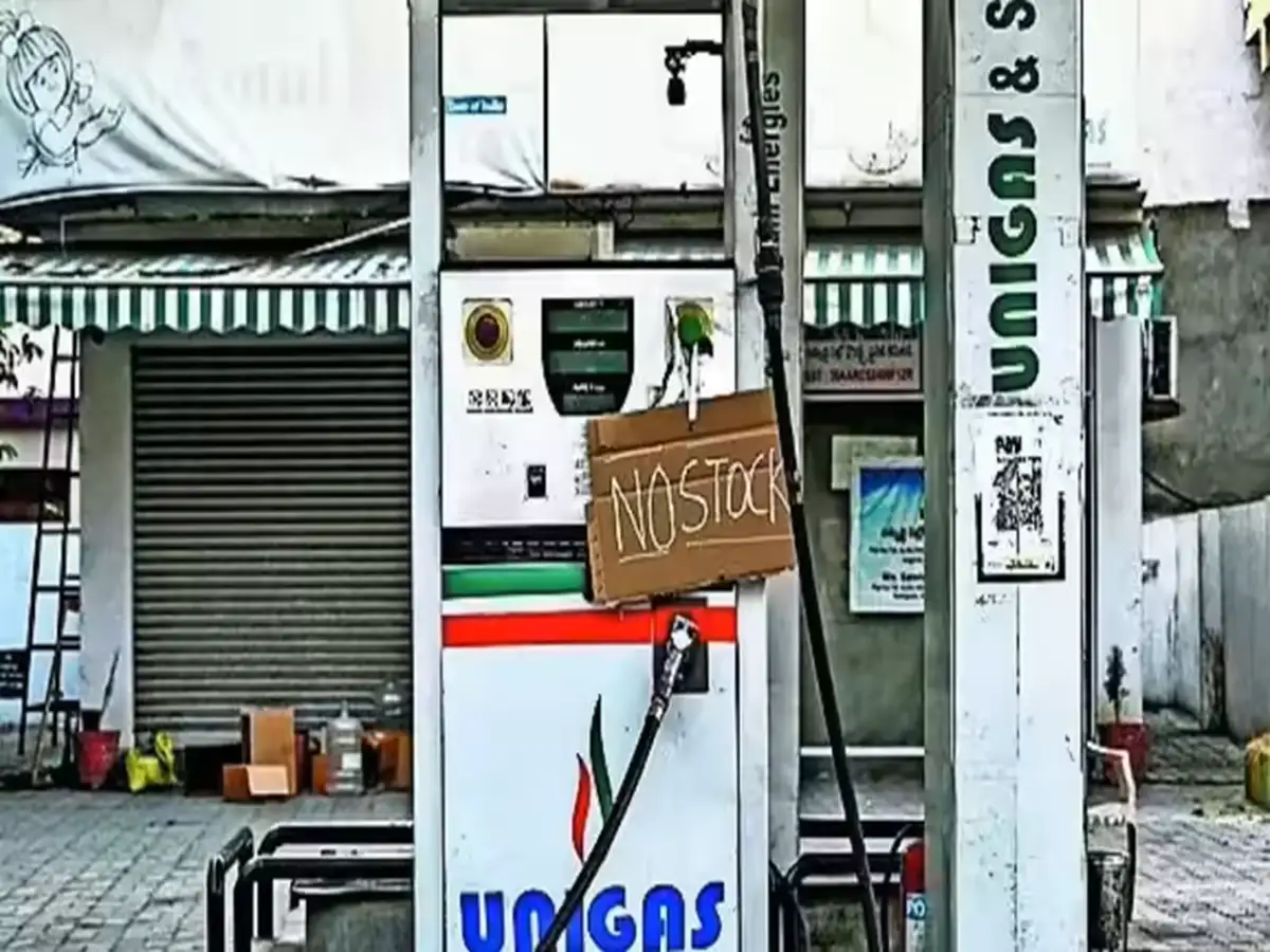 LPG, petrol shortage: Petrol panic buying hits Hyderabad, stations put up 'no stock' board as pumps run dry
