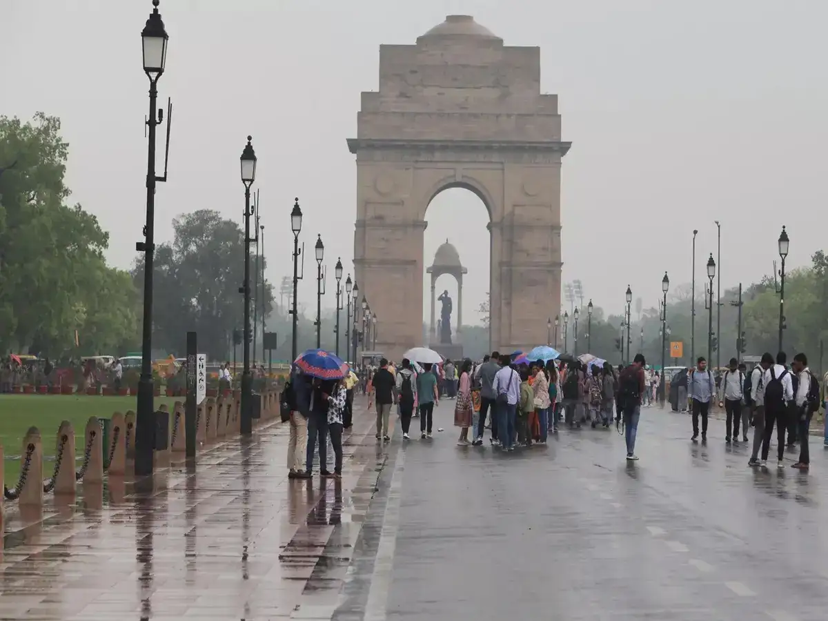 Delhi Weather Today (March 26): IMD warns of rainfall, thunderstorms, and gusty winds at 40kmph. Check the full week's forecast here
