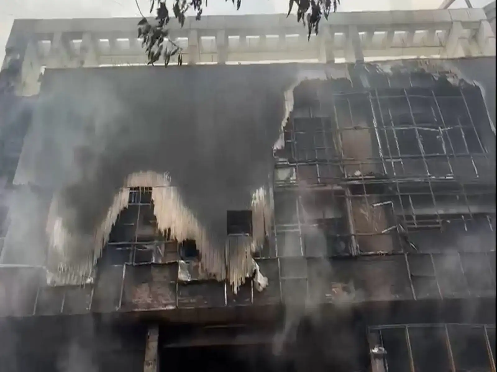 Fire breaks out at Vishal Mega Mart in Noida