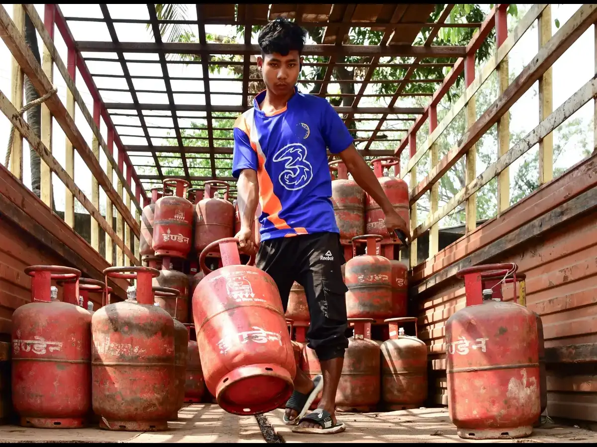 Govt announces 70% allocation of commercial LPG with focus on priority industries