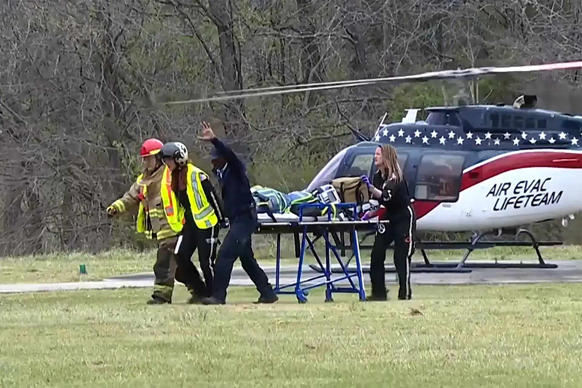 2 students dead and at least 7 others injured in Tennessee school bus crash