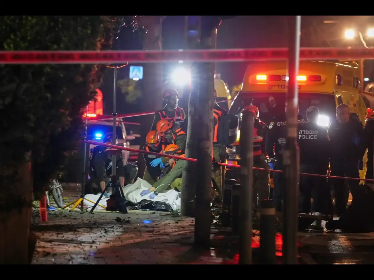 1 killed, many injured as Iran missile hits central Israel