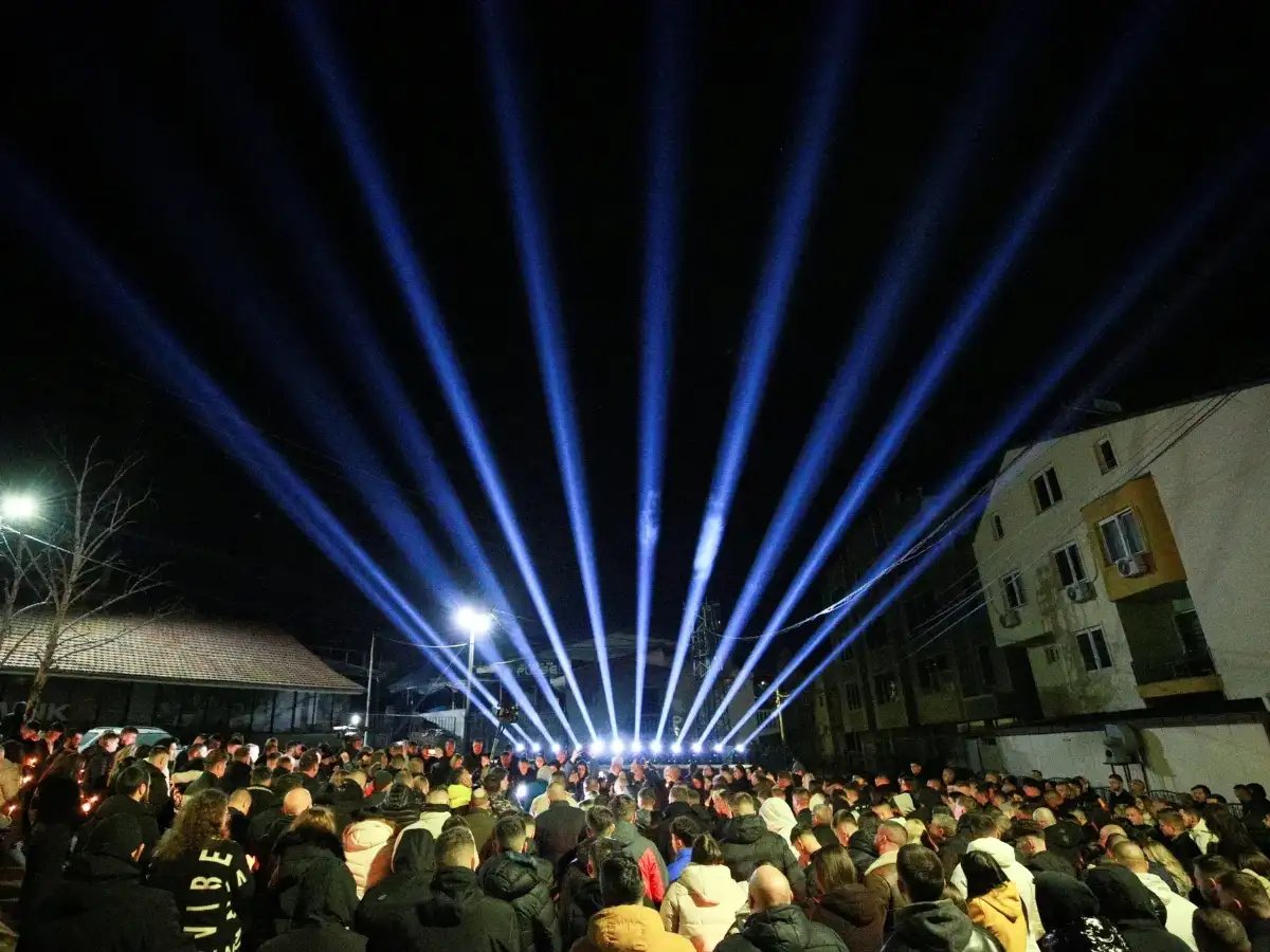 Hundreds flee as fire rips through German nightclub