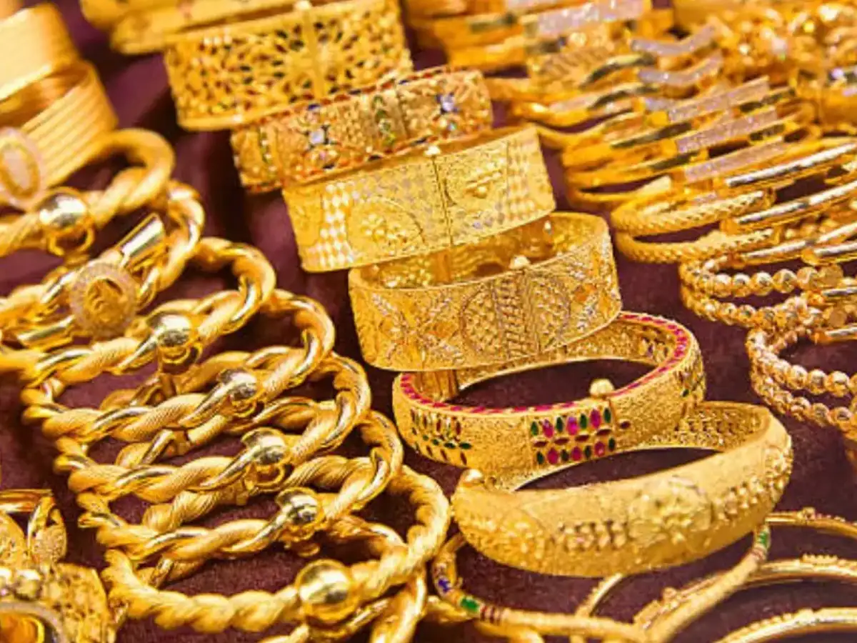 Govt imposes import curbs on all articles of gold, silver, platinum