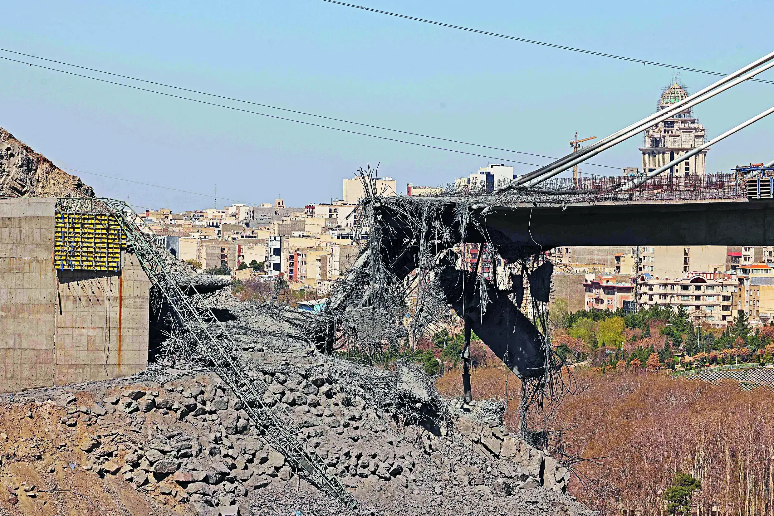 Tehran hits gas plant in UAE, Kuwait oil refinery