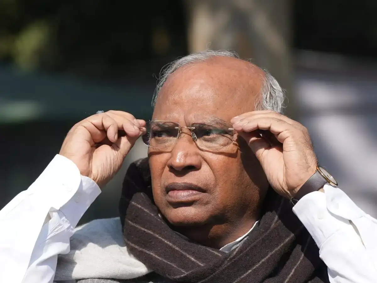 Congress chief Mallikarjun Kharge calls people of Gujarat 'illiterate' in Kerala poll rally