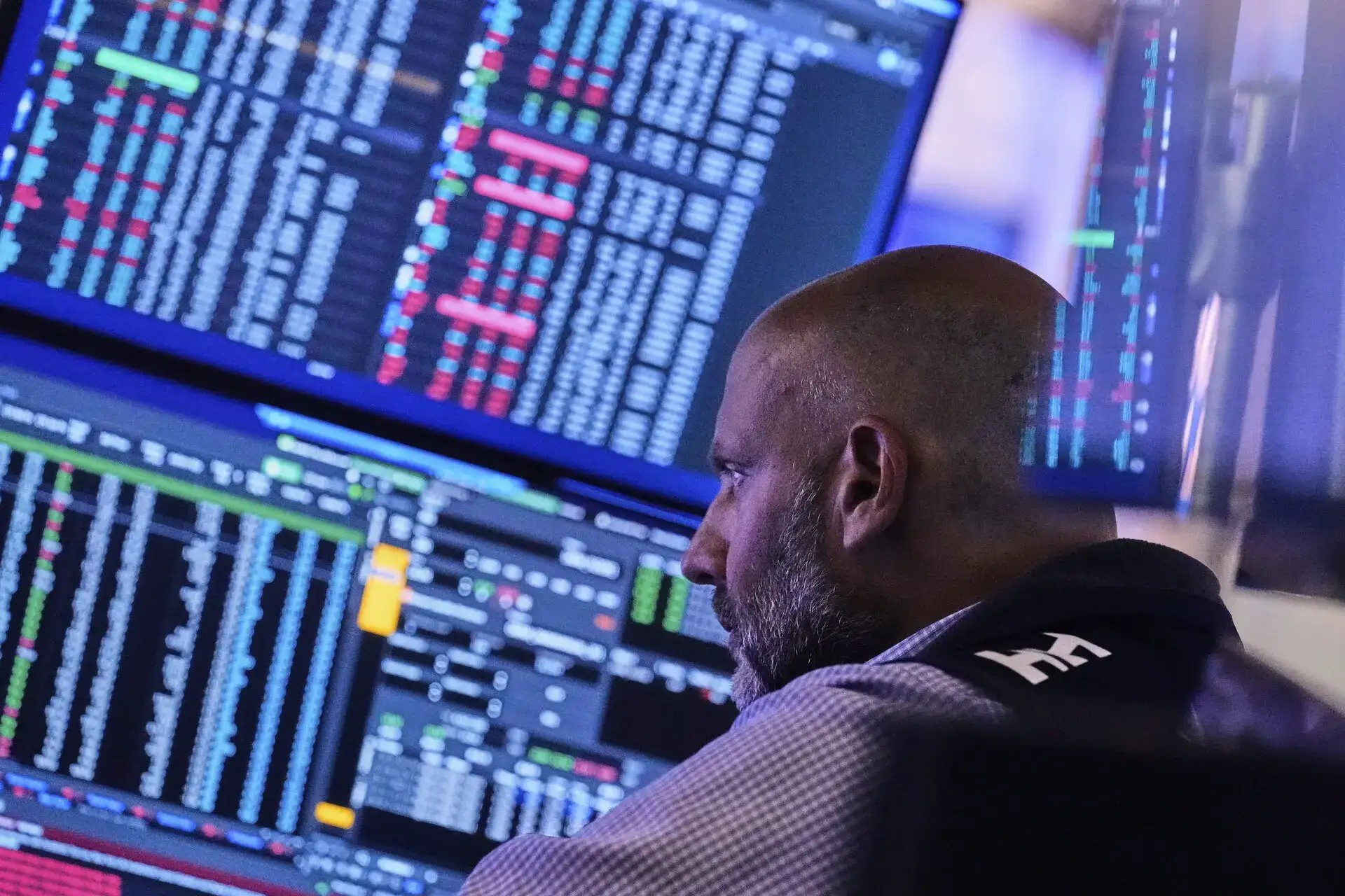 Why are US stock market futures up today, and will Dow, S&P 500 and Nasdaq stay in green or turn red again? Wall Street futures rise, US stocks to watch out for, analysts insights, market outlook