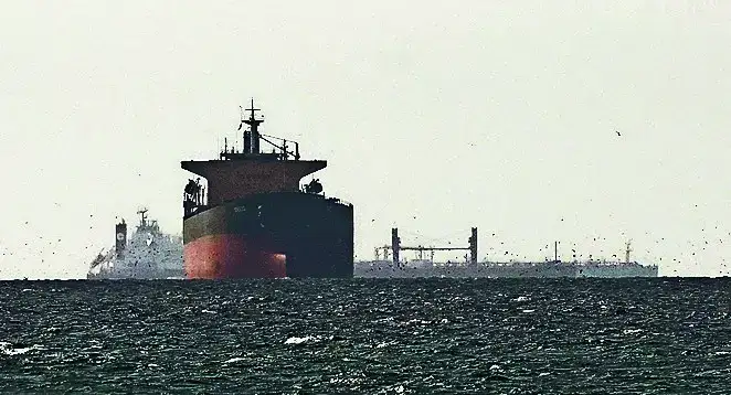 Global oil route risk? 50% ships in Strait of Hormuz missing from data