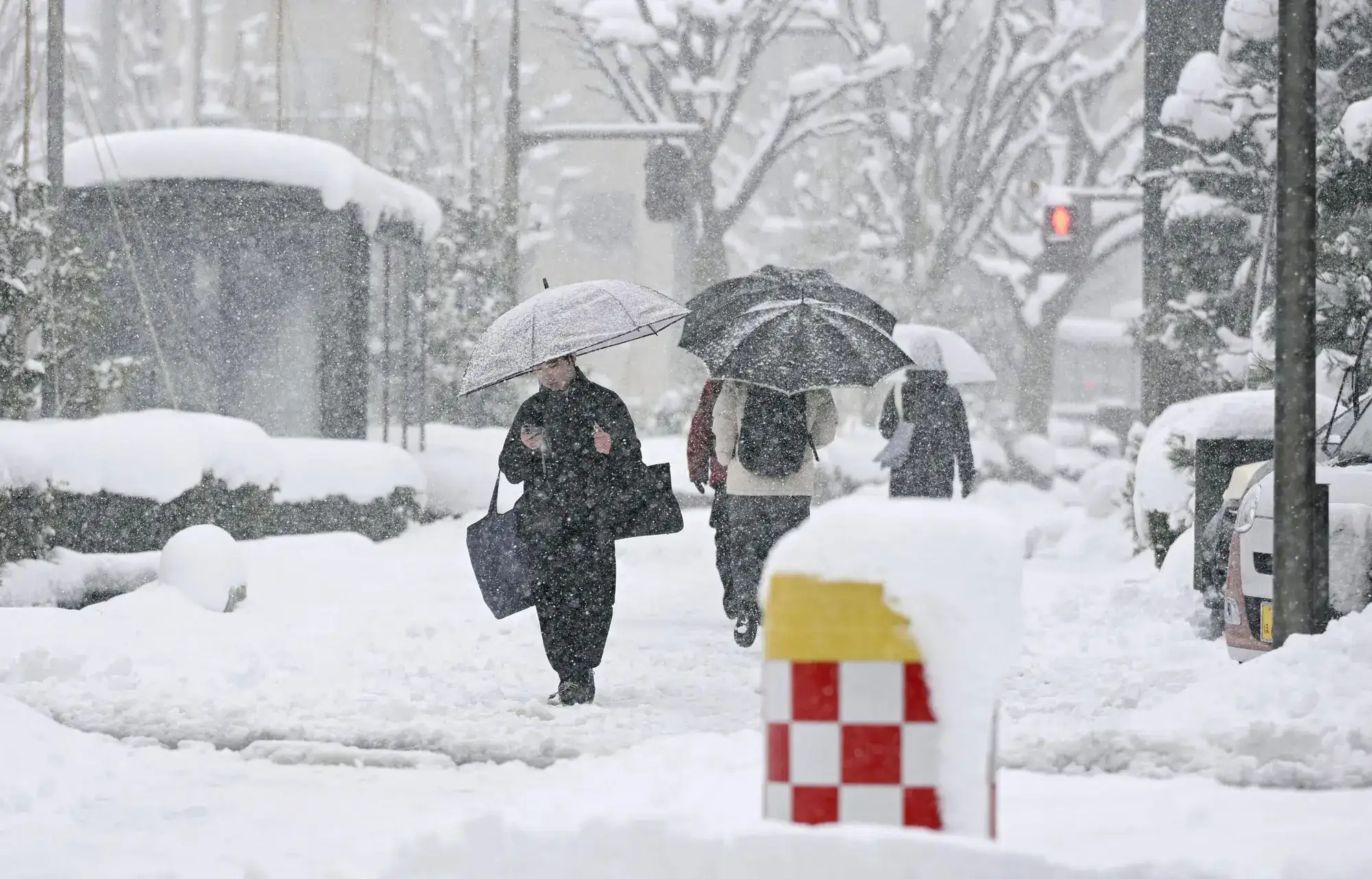 Heavy snow warning: Powerful storm brings snow, ice, and freezing temperatures across U.S