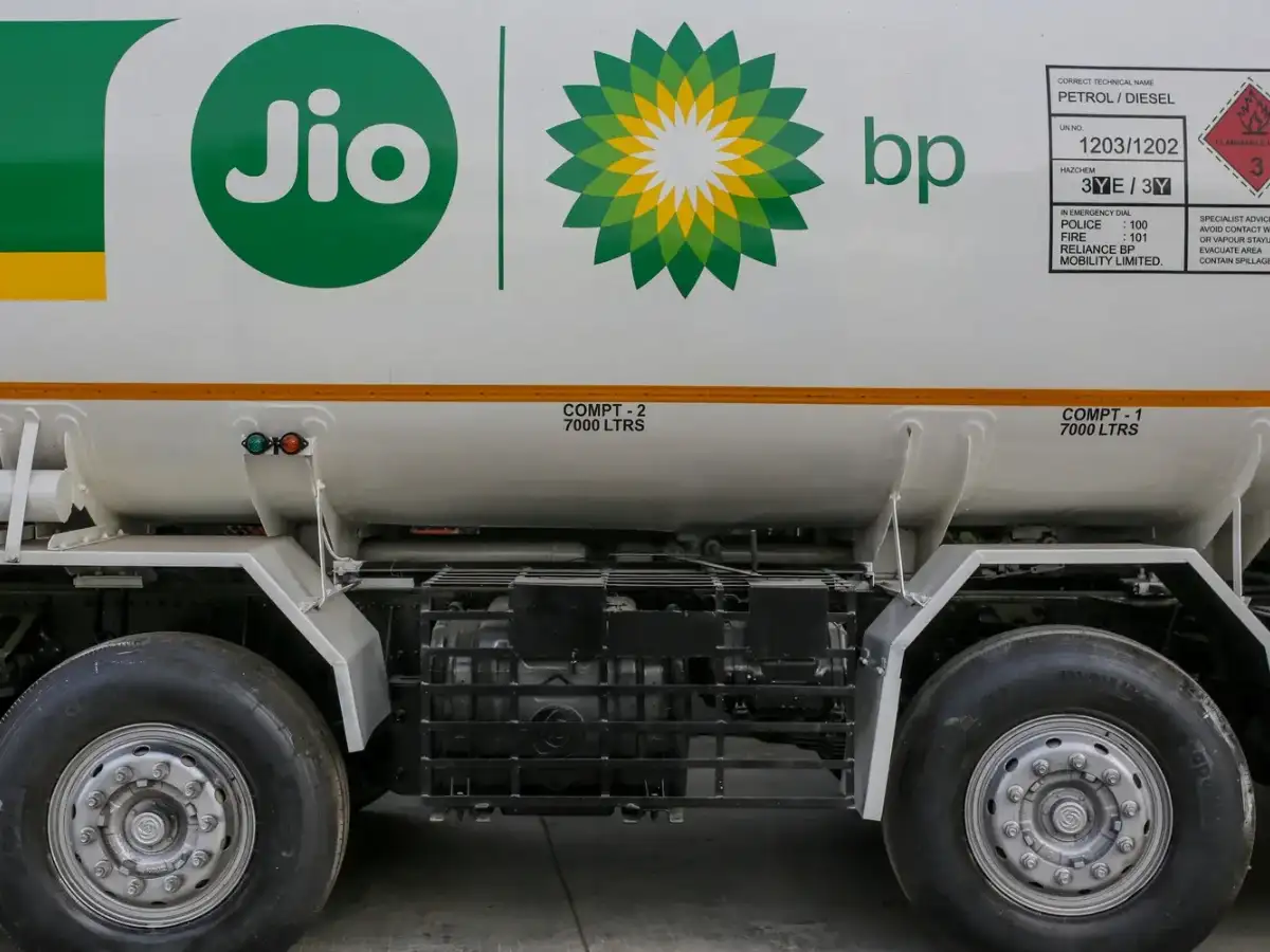 Reliance caps fuel sales at $11 per pump amid growing shortages