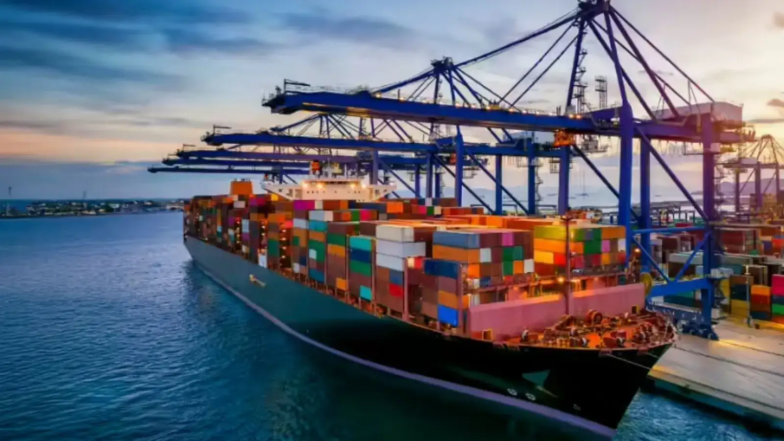 DG Shipping orders ports to pass export concessions upfront, flags war-risk charges