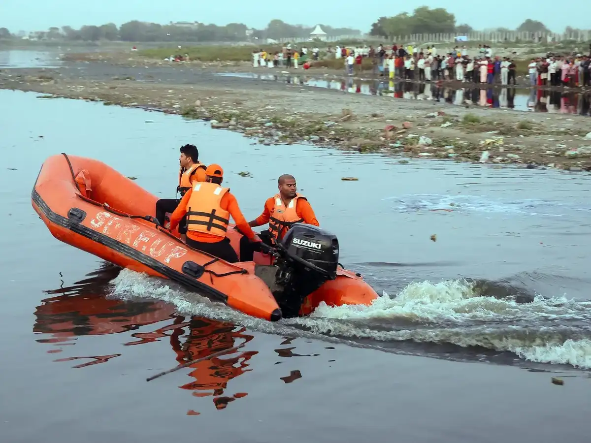 Mathura boat tragedy: Capsized vessel retrieved; 5 tourists still missing