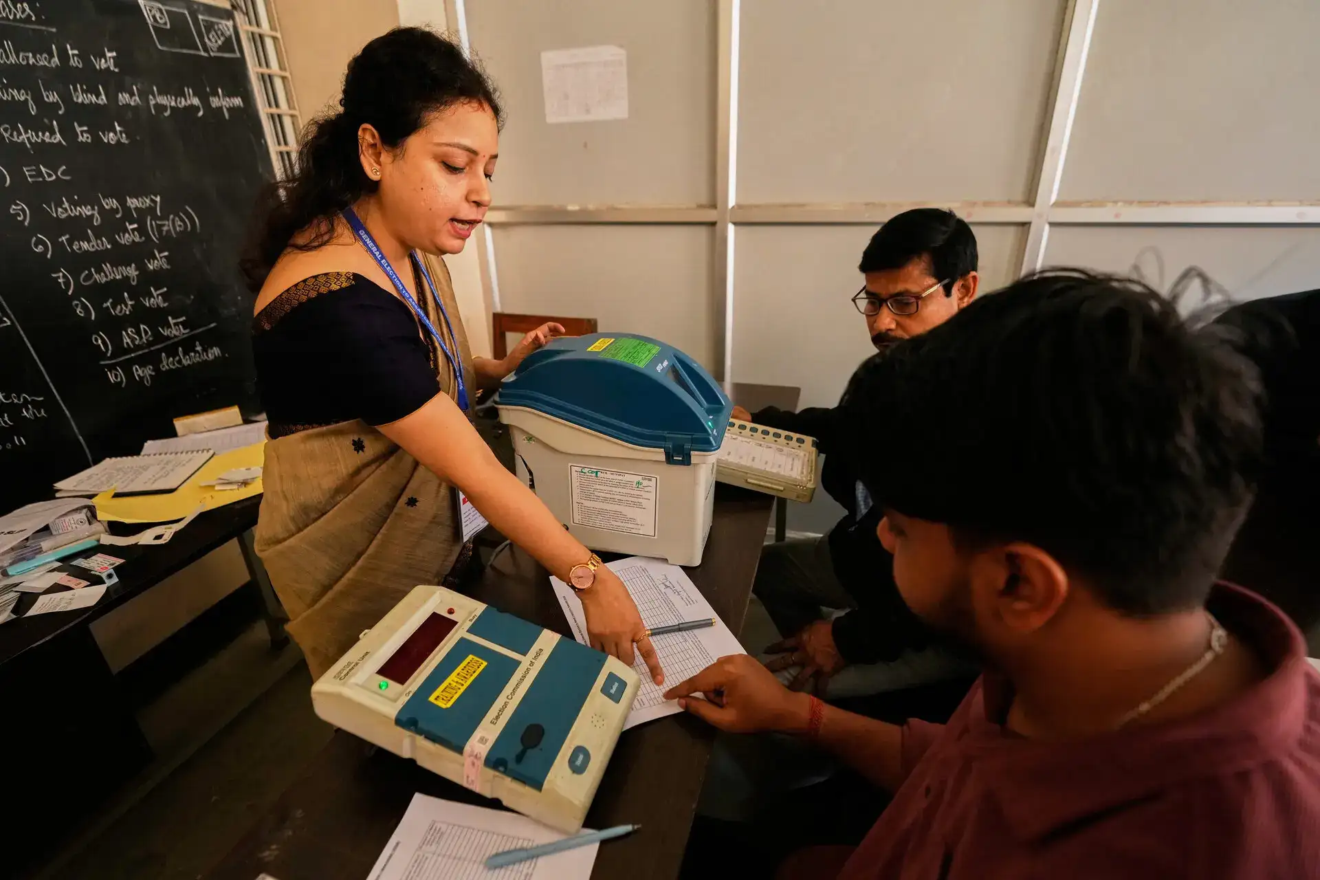 Over 3.6 cr people eligible to cast votes in first phase of Bengal assembly polls: EC