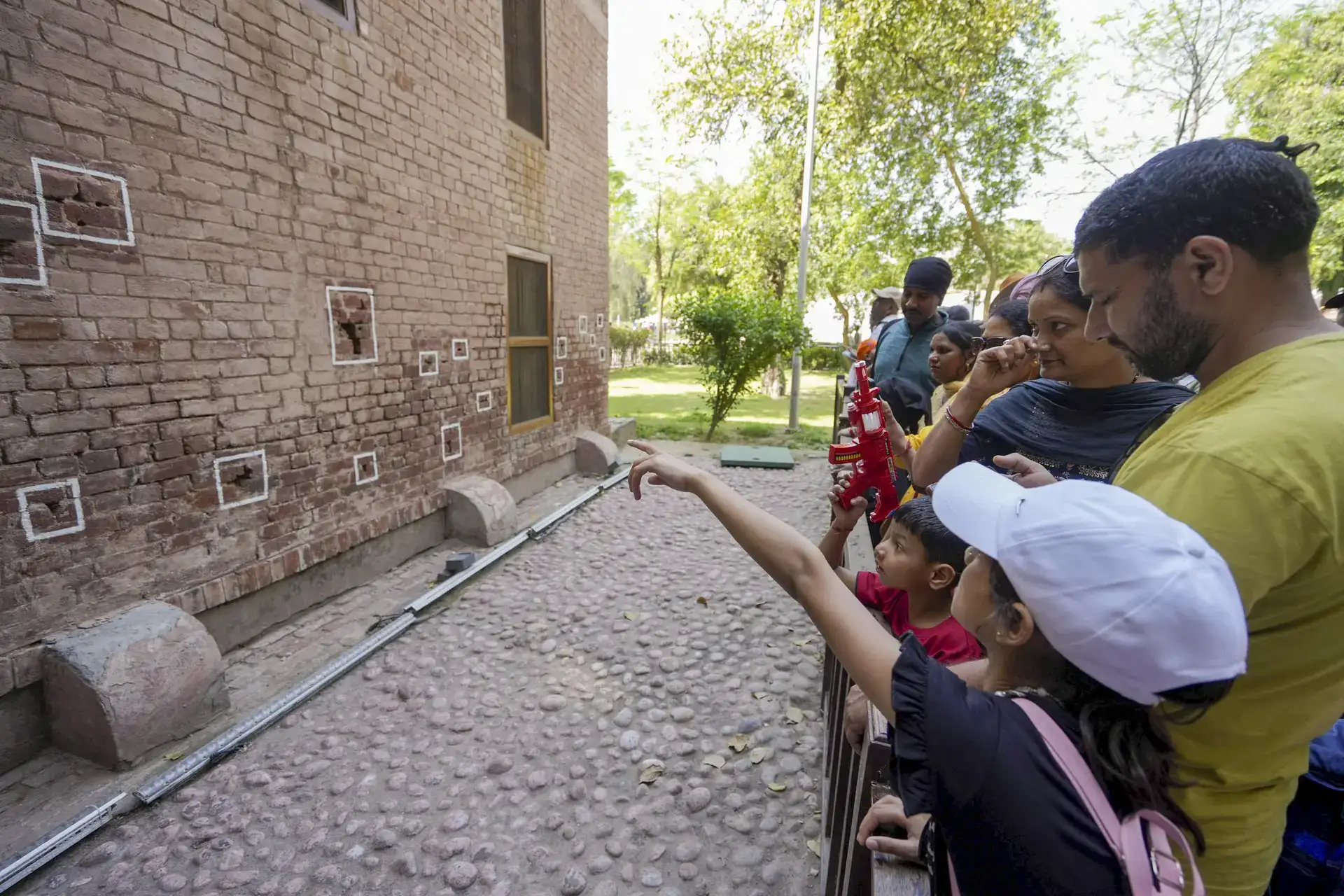 President Murmu, PM Modi pay tribute to Jallianwala Bagh massacre victims on 106th anniversary